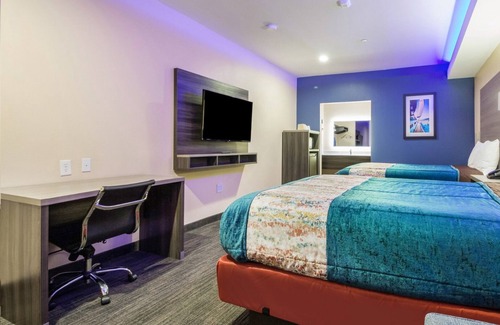 Houston Hotel | Two Queen Bed, Scottish Inns, Guest Laundry, Near The Galleria, Free Parking