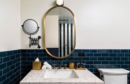 Downtown Nashville Hotel | Two Queen Room at a 4⭐️ Hotel