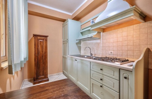 Sorano Apartment | Two-room apartment of approximately 60 m2 located on the ground floor or first floor with air conditioning, independent heating and wi fi connection.Composed of a living room with equipped kitchenette, fridge, microwave oven, toaster, sofa and satellite