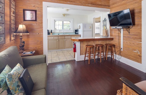 Old Town Cabin | Two Rustic Cottages with Private Hot Tubs & Private Parking - Dogs OK