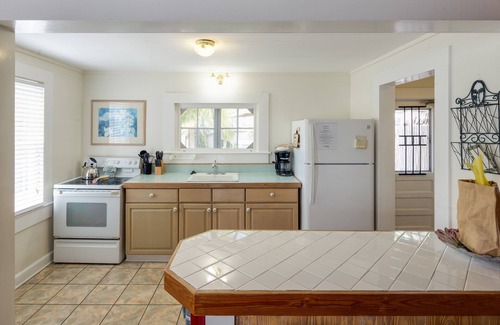 Old Town Cabin | Two Rustic Cottages with Private Hot Tubs & Private Parking - Dogs OK