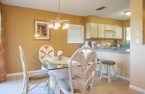 Palm Coast Hotel | Two Serene Accommodations with Full Kitchen, Near Beaches, Pool, Parking!