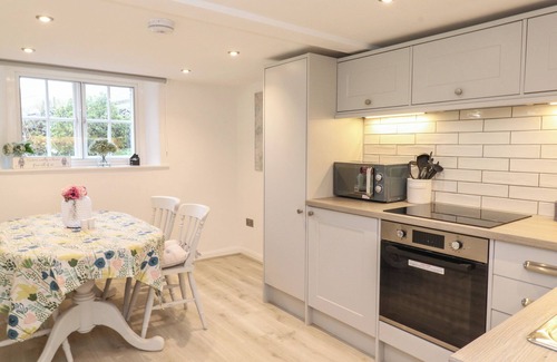 Ambleside Cottage | TWO SIDE HOUSE FARM, family friendly, with open fire in Langdale