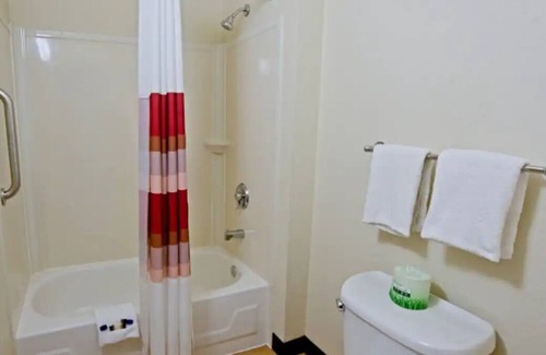 Bowmansville House | Two Spaces! Experience a Weekend of Fun! Pet-friendly, FREE Parking!