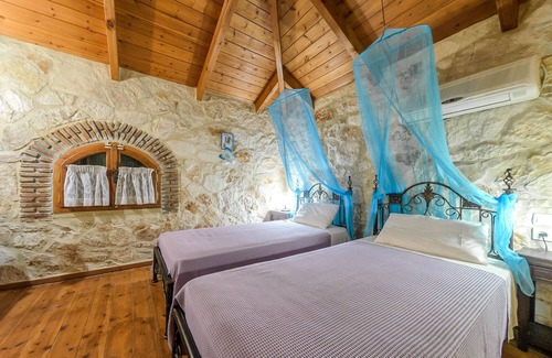 Akrotiri Villa | Two-Storey Villa with Private Pool
