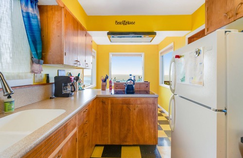 Oceanside House | Two-story beach house with an ocean view, furnished deck, & washer/dryer