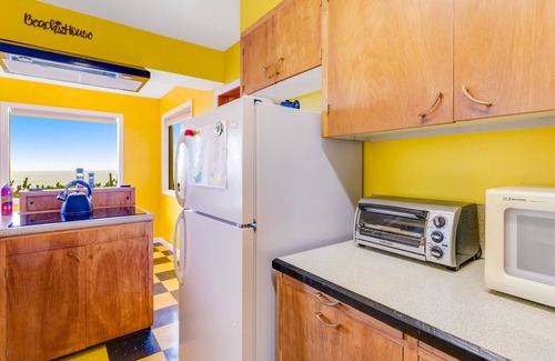 Oceanside House | Two-story beach house with an ocean view, furnished deck, & washer/dryer