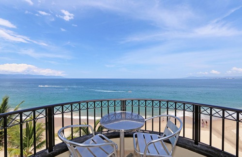 Colonia 5 de Diciembre Condo | ❤️TWO STORY PENTHOUSE/BEACHFRONT/AMAZING SUNSETS/SUN-FILLED POOL/DOWNTOWN