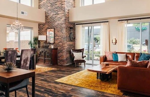 West Congress Apartment | TWO Stylish SoCo CozySuites w/ 2 Pools!