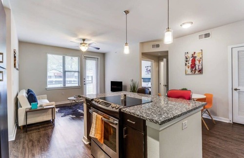 West Congress Apartment | TWO Stylish SoCo CozySuites w/ 2 Pools!