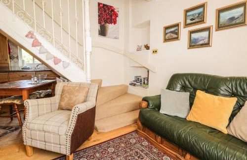 Ambleside House | Two Tweenways