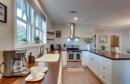 Thunderbolt House | Two Units w/ Pool & Gazebo-Swanky Savannah Style