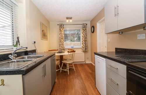 Morfa Bychan Cottage | TY GLAN MORFA, pet friendly, with a garden in Morfa Bychan