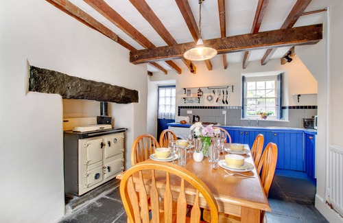 Dolgellau House | Ty Newydd - Two Bedroom House, Sleeps 4