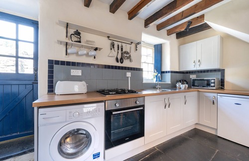 Dolgellau House | Ty Newydd - Two Bedroom House, Sleeps 4