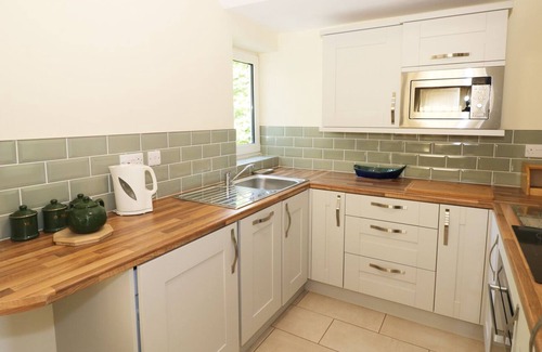 Pendine Cottage | TY'R ARDD, pet friendly, luxury holiday cottage in Pendine