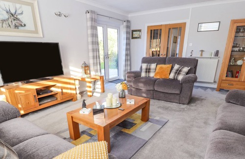 Trefnant House | TY RHOSYN, pet friendly, with a garden in Trefnant