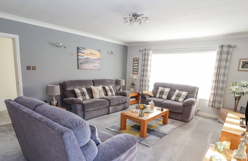 Trefnant House | TY RHOSYN, pet friendly, with a garden in Trefnant