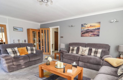 Trefnant House | TY RHOSYN, pet friendly, with a garden in Trefnant