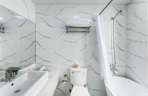 Xujiahui Apartment | Tyms 2BR 2BA Apt Near MetroCity Line 1 9
