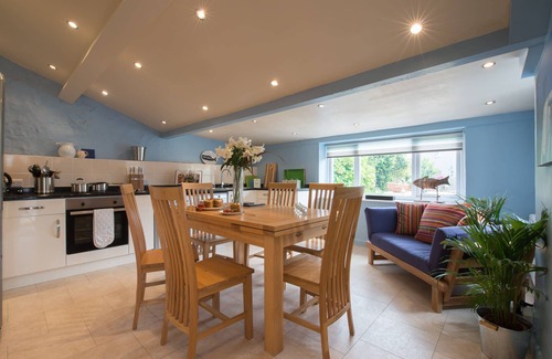 Rhosneigr Cottage | Tyn Lon: Traditional Anglesey holiday cottage, 4 guests