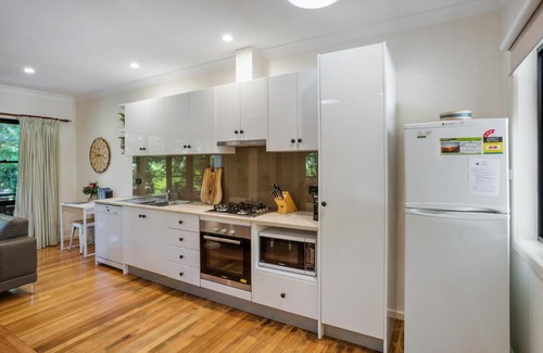 Bright House | Tyntynder Garden Cottage 1