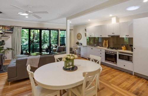 Bright House | Tyntynder Garden Cottage 1
