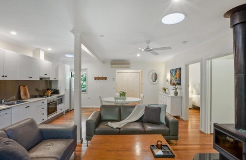 Bright House | Tyntynder Garden Cottage 1