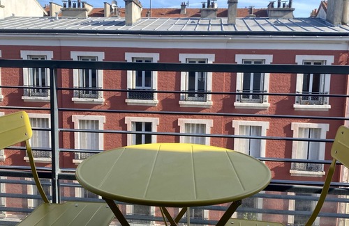 Montrouge Apartment | Typical and Trendy Area - 15' Sub From Eiffel Tower