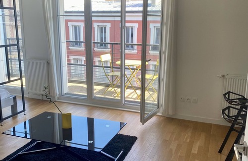 Montrouge Apartment | Typical and Trendy Area - 15' Sub From Eiffel Tower
