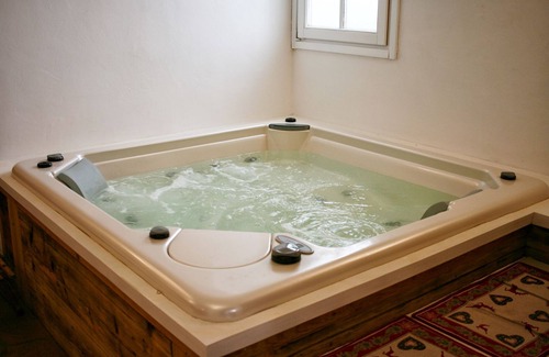 Bellamonte Cottage | Typical Cottage in Bellamonte Italy with bubble bath