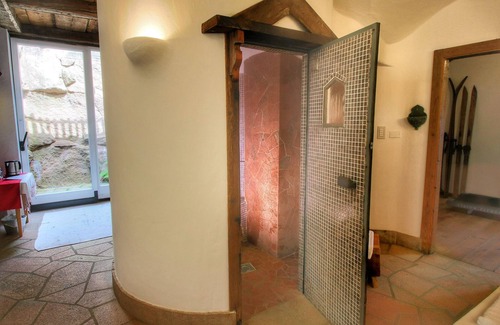 Bellamonte Cottage | Typical Cottage in Bellamonte Italy with bubble bath