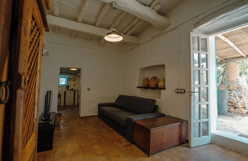 Formentera House | Typical house pagesa de Formentera with large porch and garden