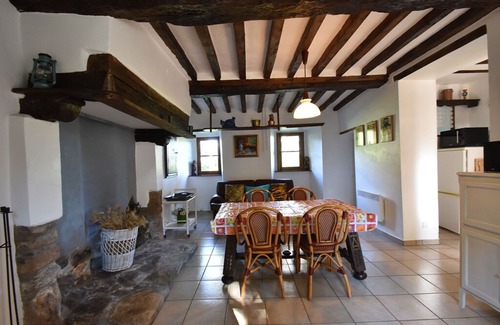 Saint-Sauveur-Lendelin House | Typical Norman farmhouse with free WiFi, a short drive from the coast