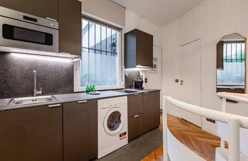 Quartier de la Roquette Apartment | Typical Parisian Apartment in Le Marais#4 pers