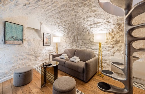 Quartier de la Roquette Apartment | Typical Parisian Apartment in Le Marais#4 pers