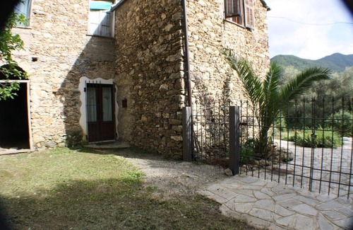 Ranzo Cottage | Typical village house Borgata Conio (IM)