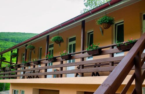 Polyana House | U Eli
