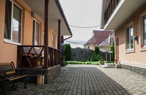 Polyana House | U Eli