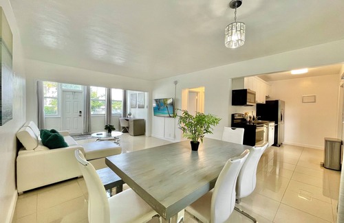 Dolphin Isles Apartment | U2-Sunrise Beach Sensation Marvelous apartment with AC in Fort Lauderdale