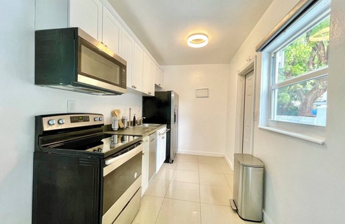 Dolphin Isles Apartment | U2-Sunrise Beach Sensation Marvelous apartment with AC in Fort Lauderdale