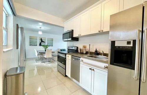 Dolphin Isles Apartment | U2-Sunrise Beach Sensation Marvelous apartment with AC in Fort Lauderdale