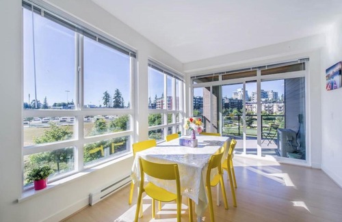 Vancouver House | UBC Gray Private Room In apartment