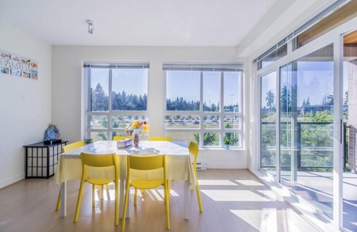 Vancouver House | UBC Gray Private Room In apartment
