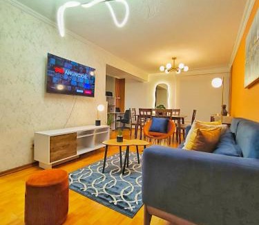 Quito Apartment | Udla Apartamento para 6 personas frente al Mall Riocentro