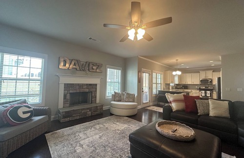 Athens House | UGAvsBAMA, Perfect Gameday DAWG HOUSE! Sleeps 10+ Comfortably