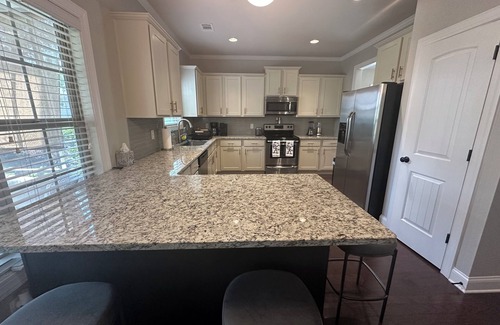 Athens House | UGAvsBAMA, Perfect Gameday DAWG HOUSE! Sleeps 10+ Comfortably