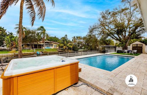 Ojus House | Uhost AI - Luxurious 5B Home w Pool & Lounge