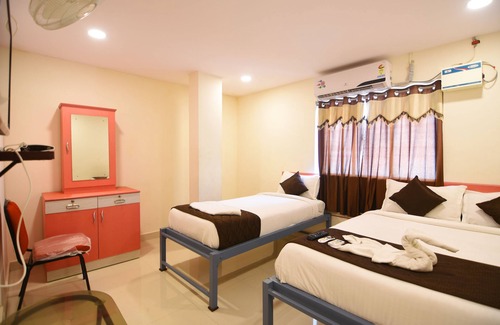 Thoraipakkam Hotel | Ulo R2 Banquet and Room