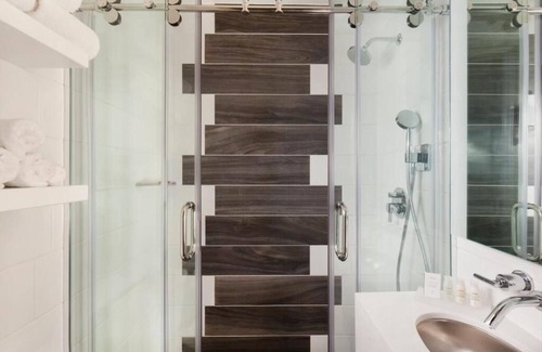 Midtown Hotel | Ultimate Atlanta Retreat: Relaxing Room w/Access to Vibrant Midtown Attraction